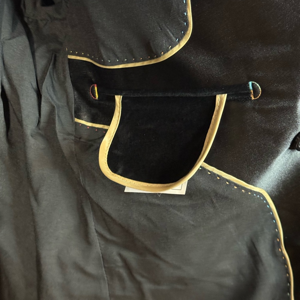 Men's Black Velvet Blazer with Silver Lapels - Picture 6 of 14